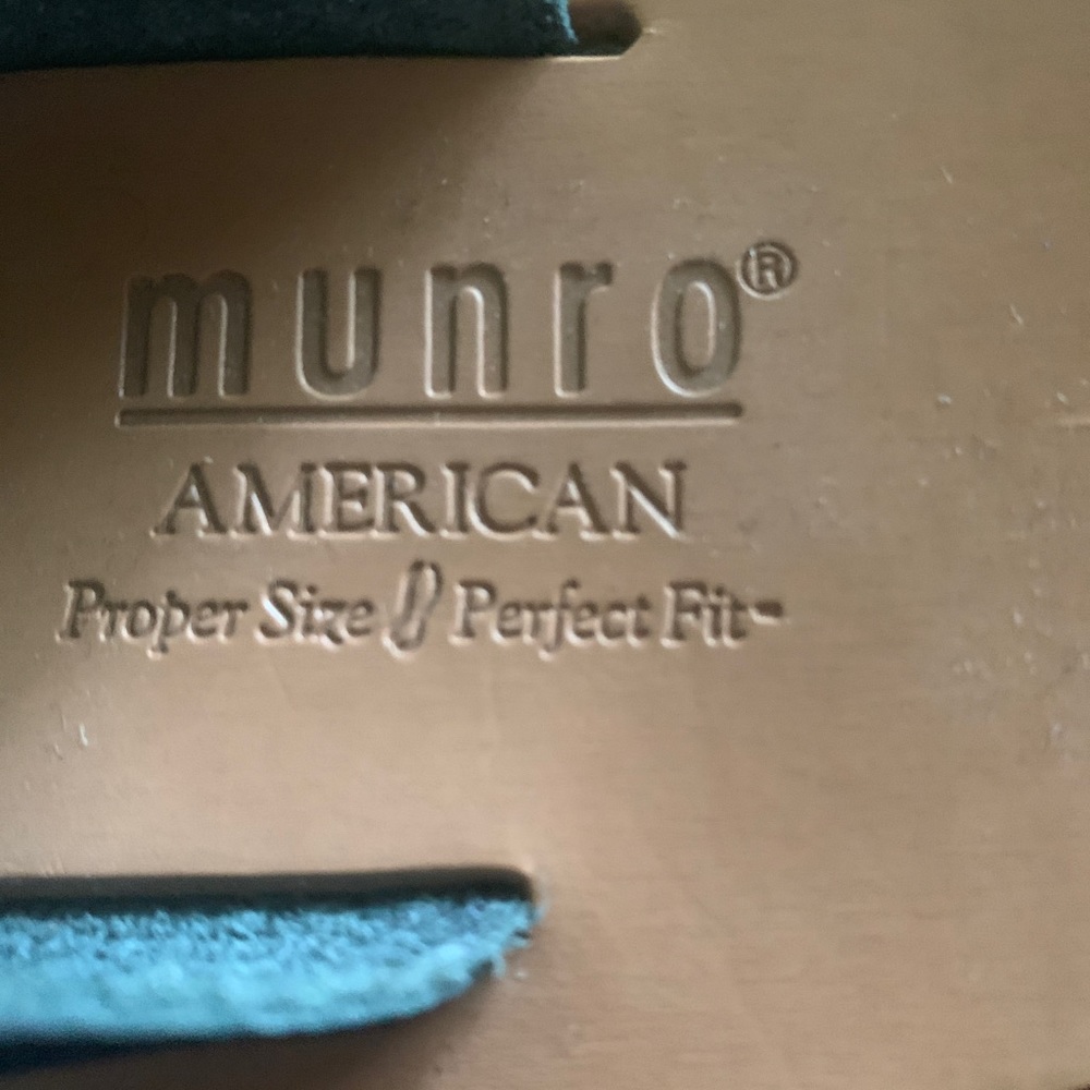 MUNRO SPORT Women’s Black Leather Thong Sculpted Collection Size 7 - Picture 9 of 13